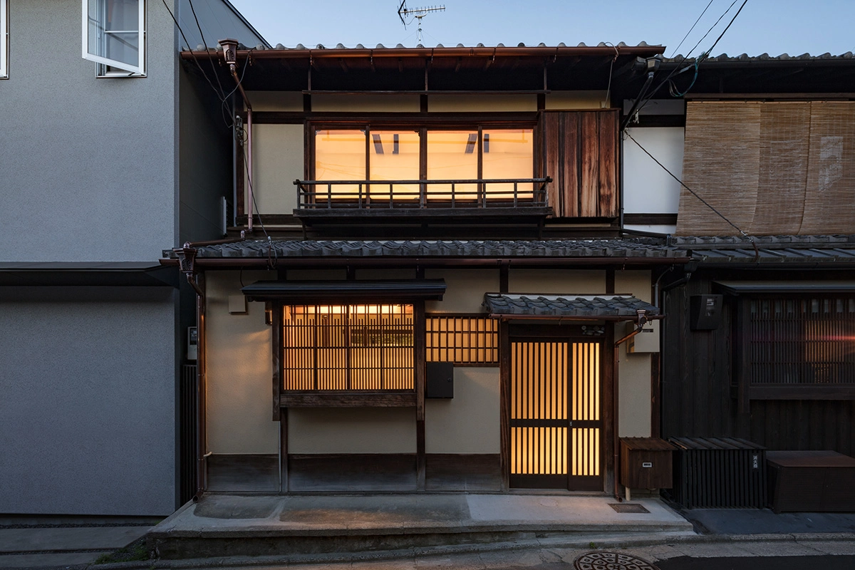 Japanese Traditional Craft: Architecture and Design with Ceramics