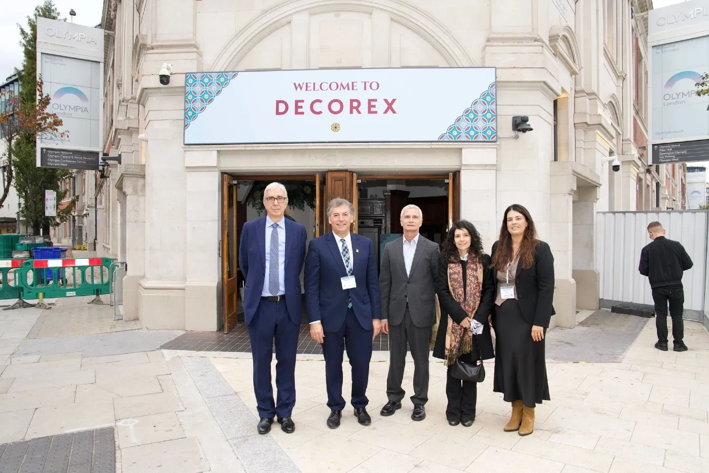 Delegates representing Portuguese design stand outside Olympia London during Decorex International 2025. The group poses beneath the “Welcome to Decorex” sign, marking Portugal’s presence at one of Europe’s leading interior design fairs.